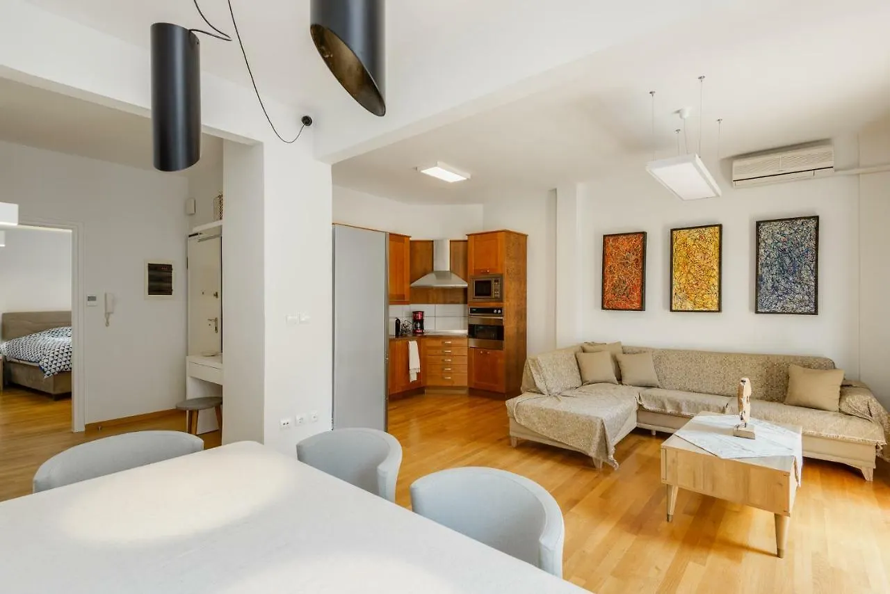 Brand-New Modern Flat In Heart Of City contacts