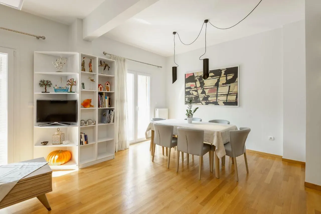 Brand-New Modern Flat In Heart Of City Thessaloniki